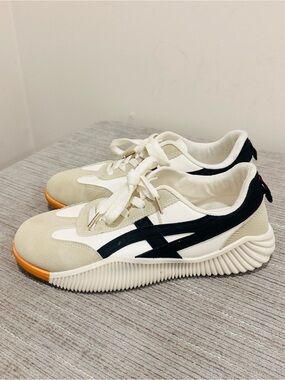 De Florance "Vintage Sneaker" - New With Tags - US Woman's 10 - White & Black